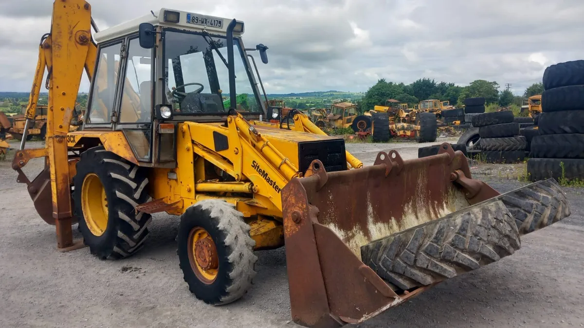 JCB 3CX Digger Loader - Image 2