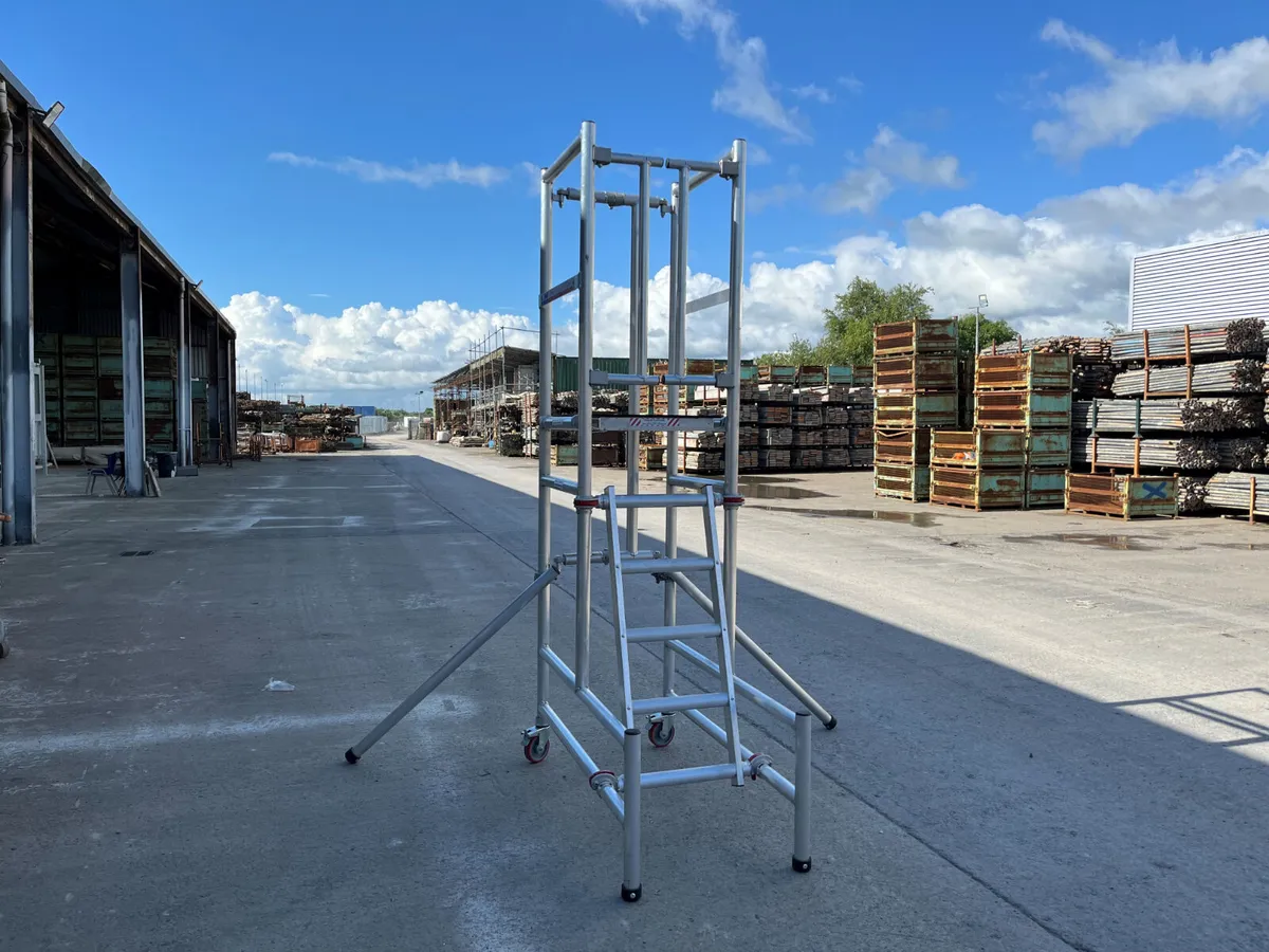 1.5m Industrial Podium Step - Image 1