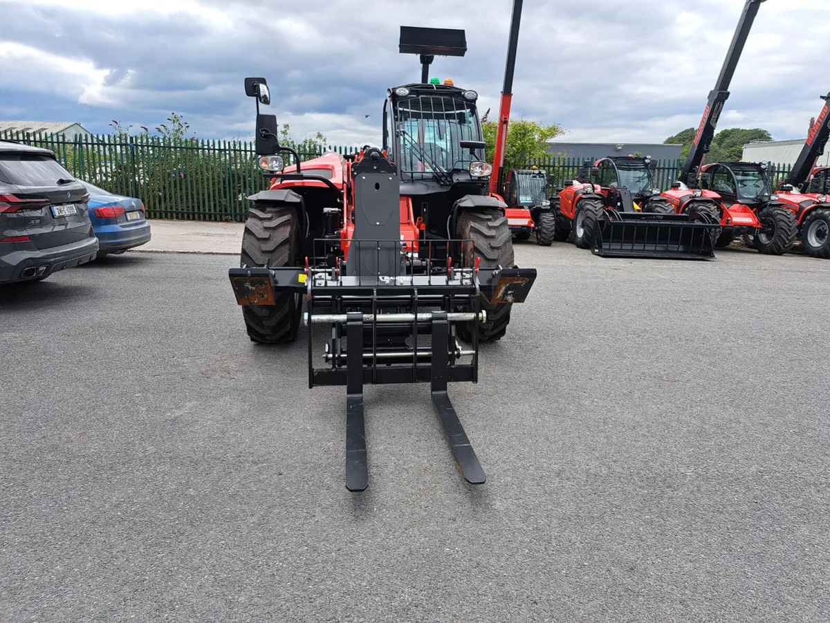 New Manitou MT1335 telescopic loader - Image 4