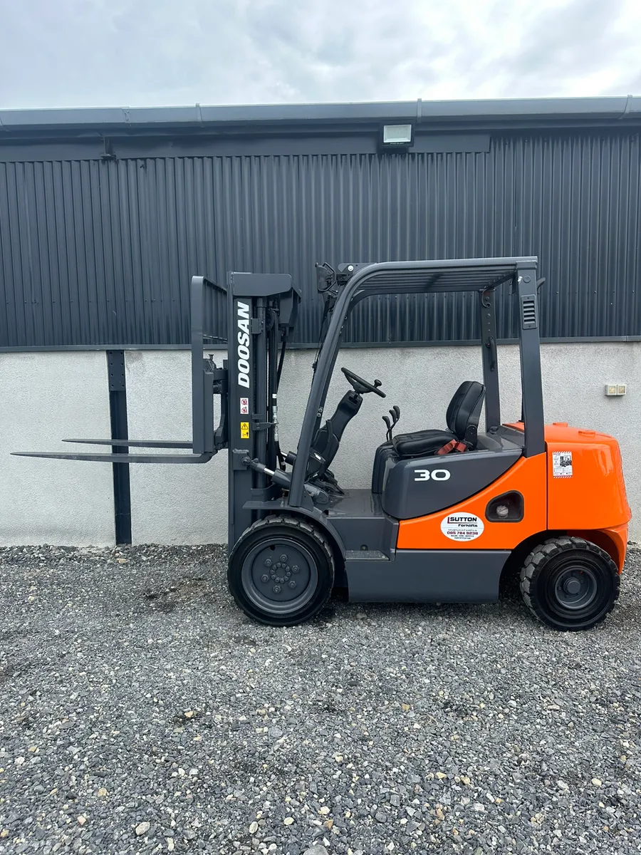 2016 Doosan D30S-5 Forklift - Image 1