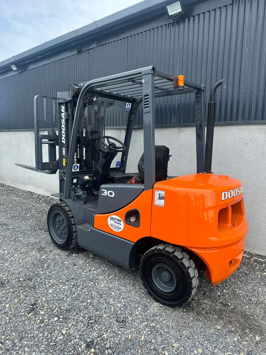 2016 Doosan D30S-5 Forklift - Image 2