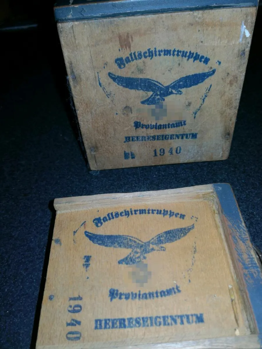 Antique manual grinder - Image 4