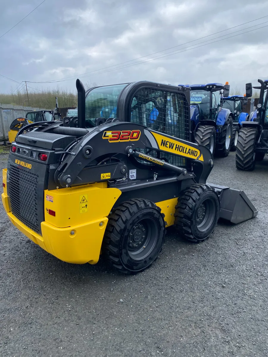 NEW HOLLAND SKID STEER L320 - Image 2