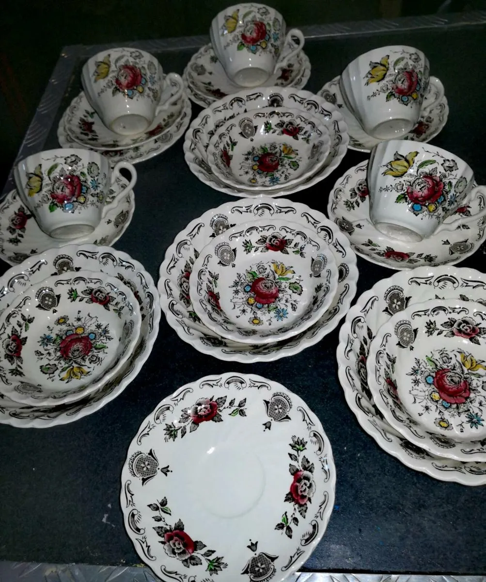 Beautiful Myott s Bouquet breakfast set - Image 1