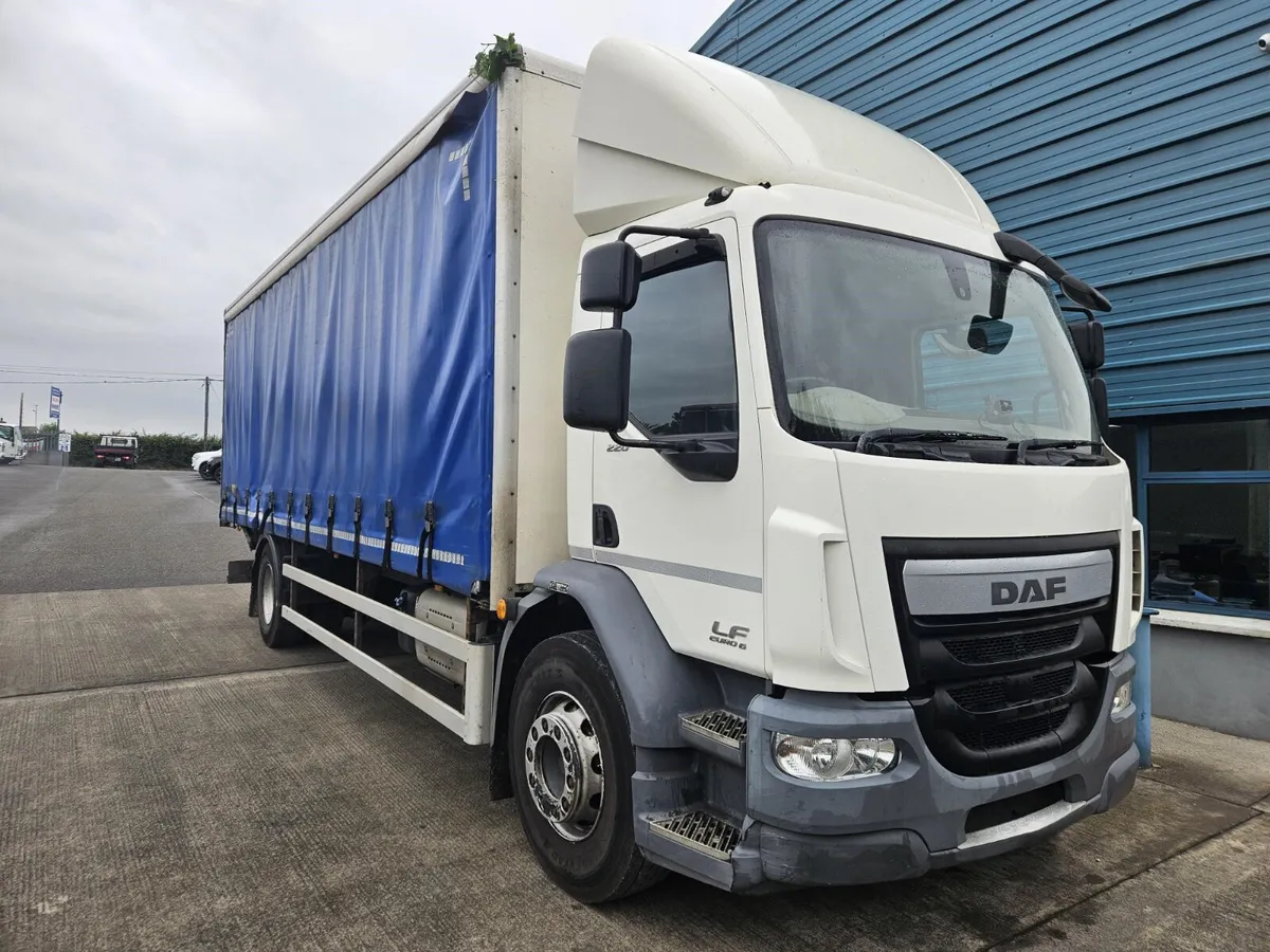 DAF LF 55 220 CURTAINSIDE - Image 1
