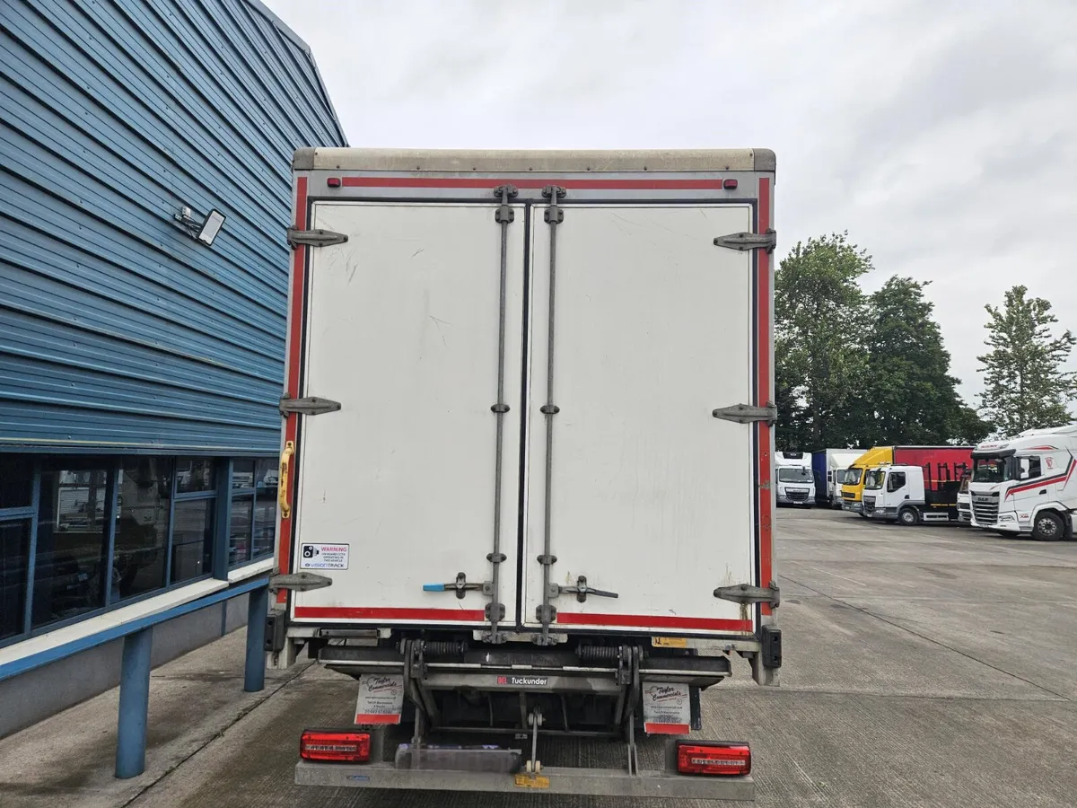DAF LF 55 220 CURTAINSIDE - Image 4