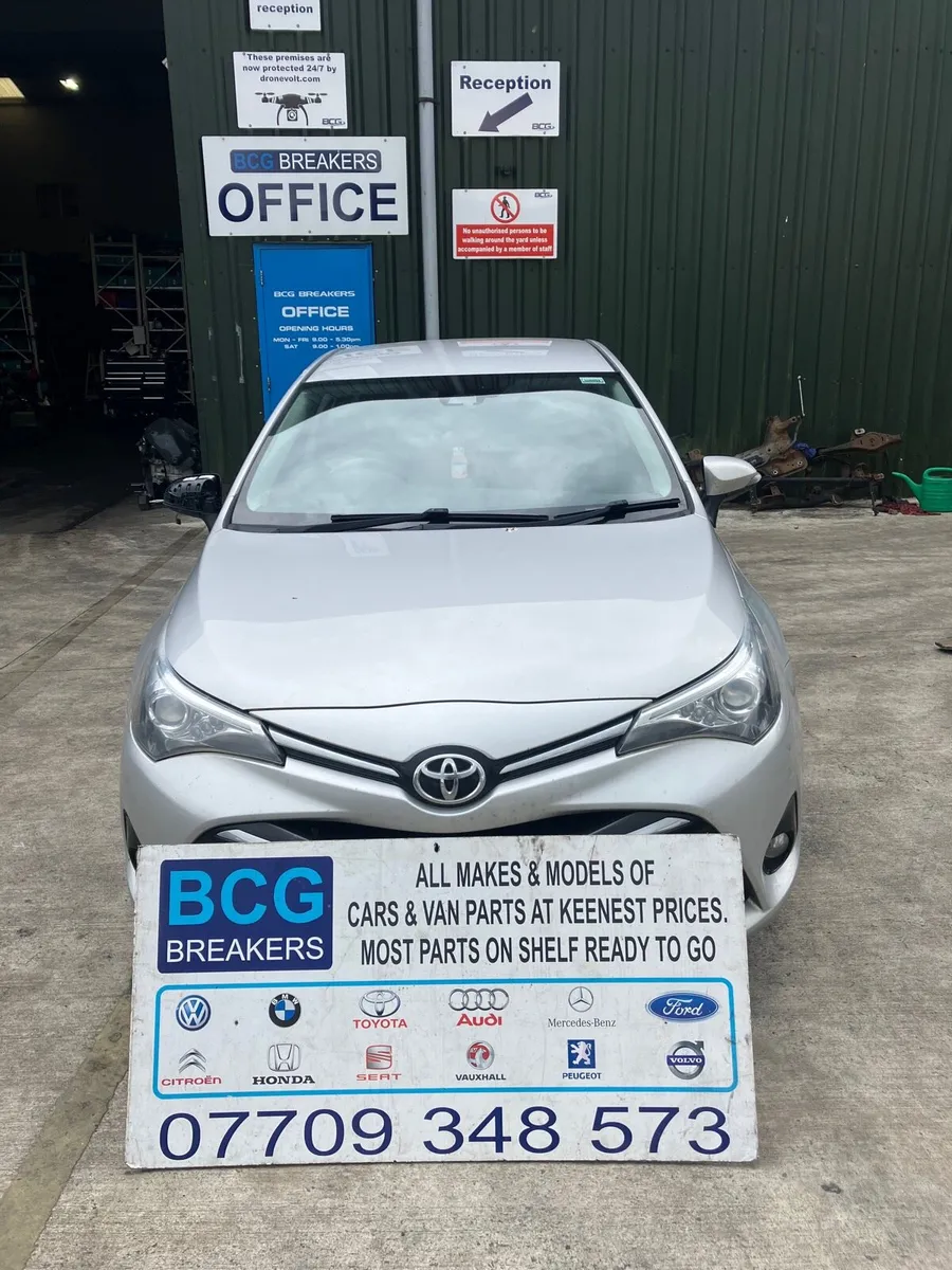 2016 Toyota avensis parts breaking