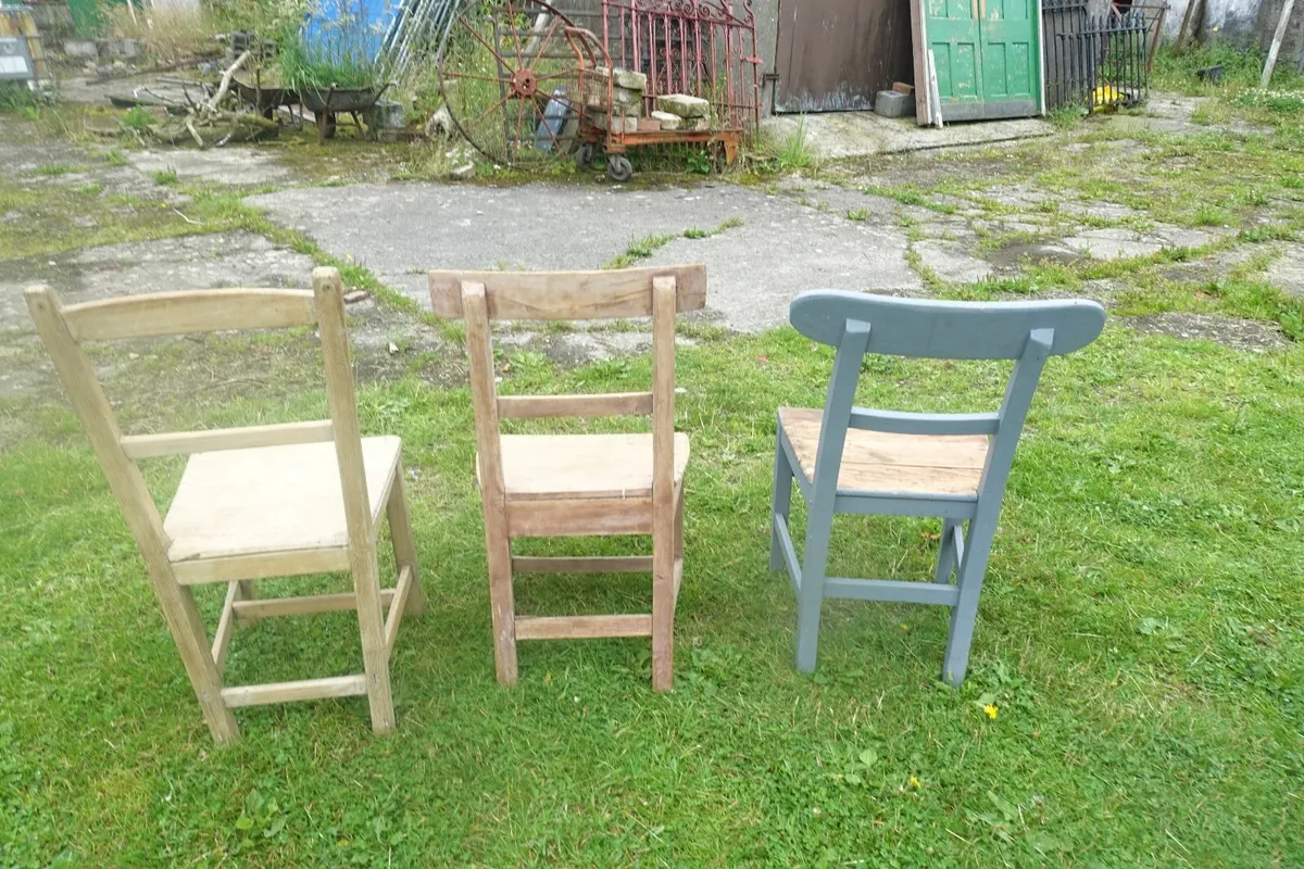 3 vernacular chairs - Image 2