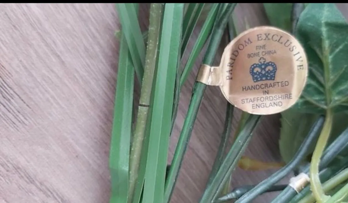 Staffordshire porcelain flowers - Image 4