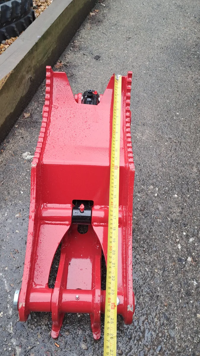 Hydraulic thumbs mini excavator - Image 2