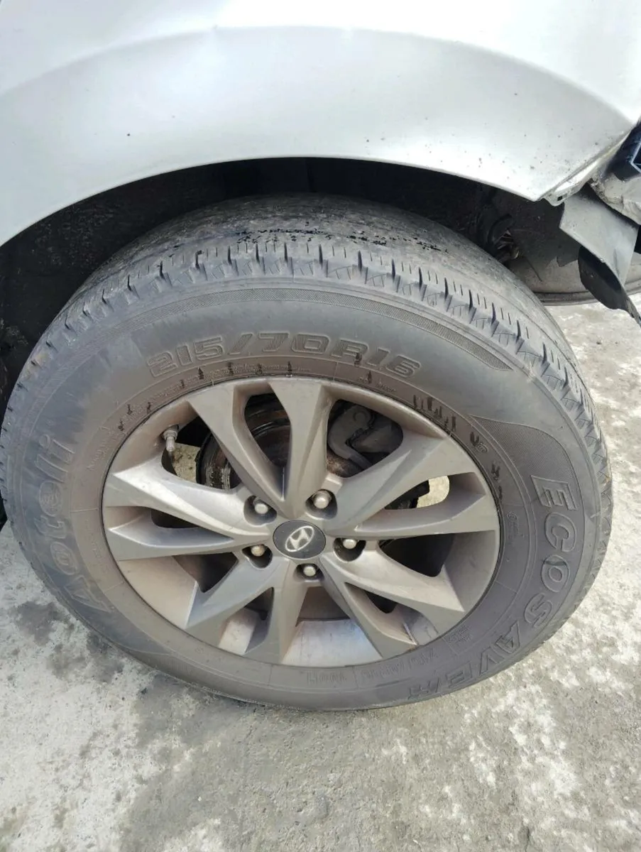 Breaking Hyundai ix35 2015 1.7crdi - Image 2