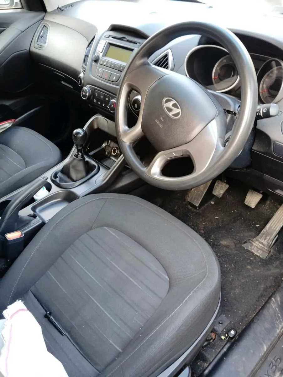 Breaking Hyundai ix35 2015 1.7crdi - Image 3