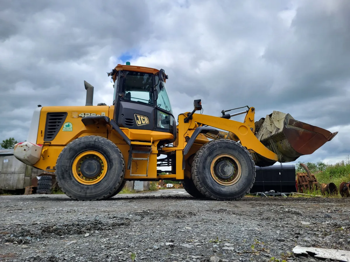 JCB 426 Loading Shovel - Image 1