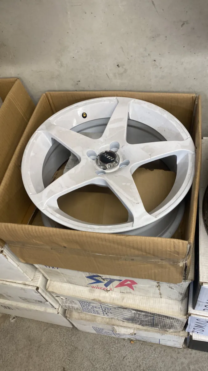 4x100 17” Alloys clear out - Image 2