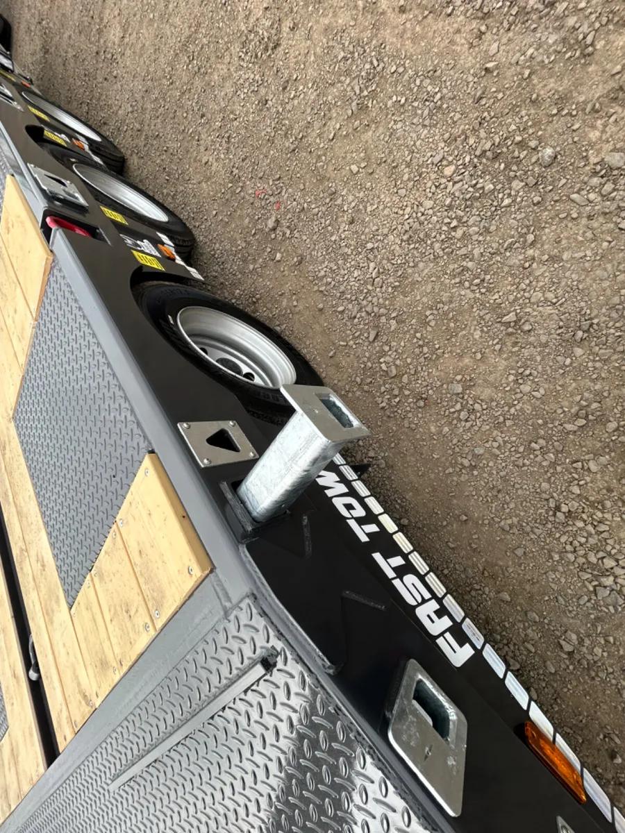 New 33ton Hogg Lowloader - Image 2