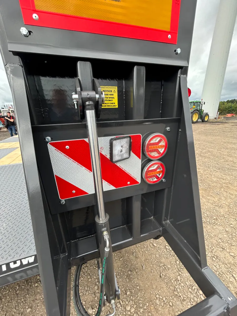 New 33ton Hogg Lowloader - Image 4