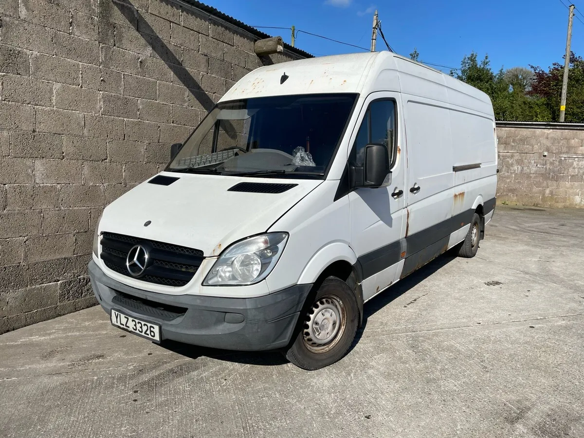 Mercedes Sprinters Breaking - Image 4