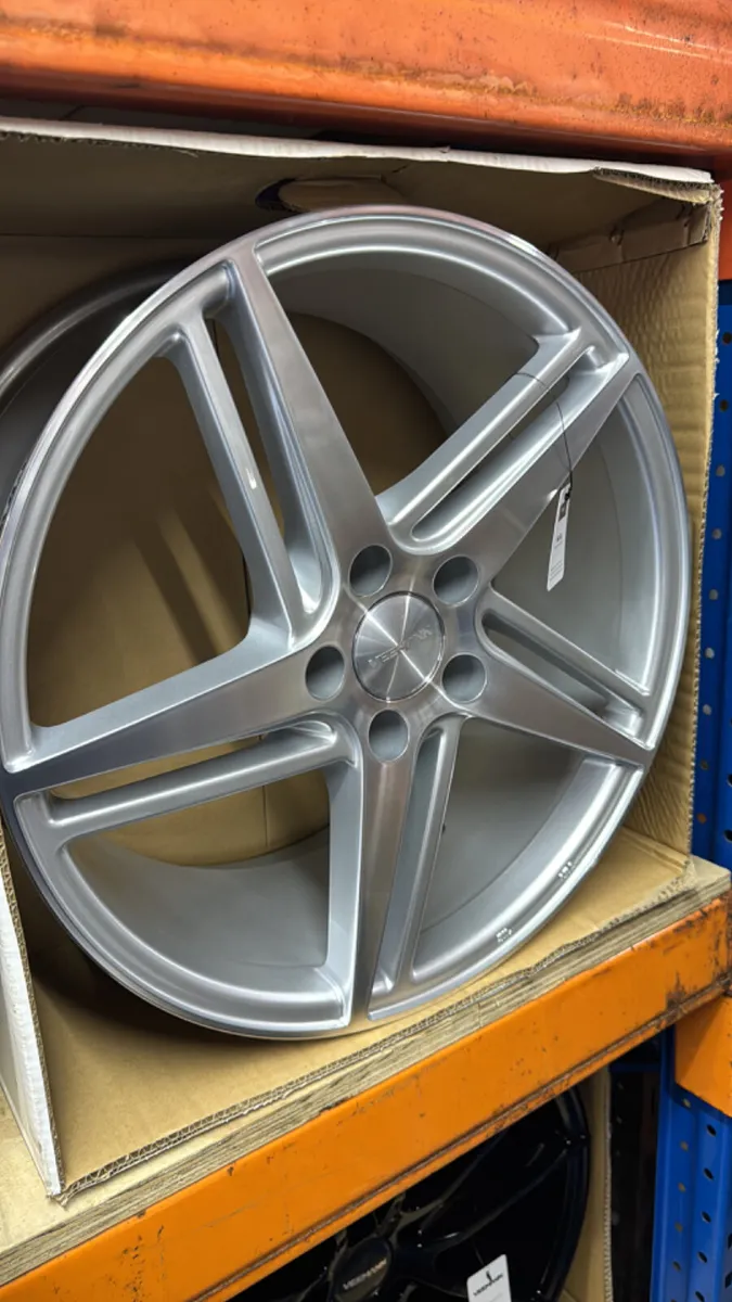 18” Veemann Vfs31 8” all round 5x112 silver - Image 1