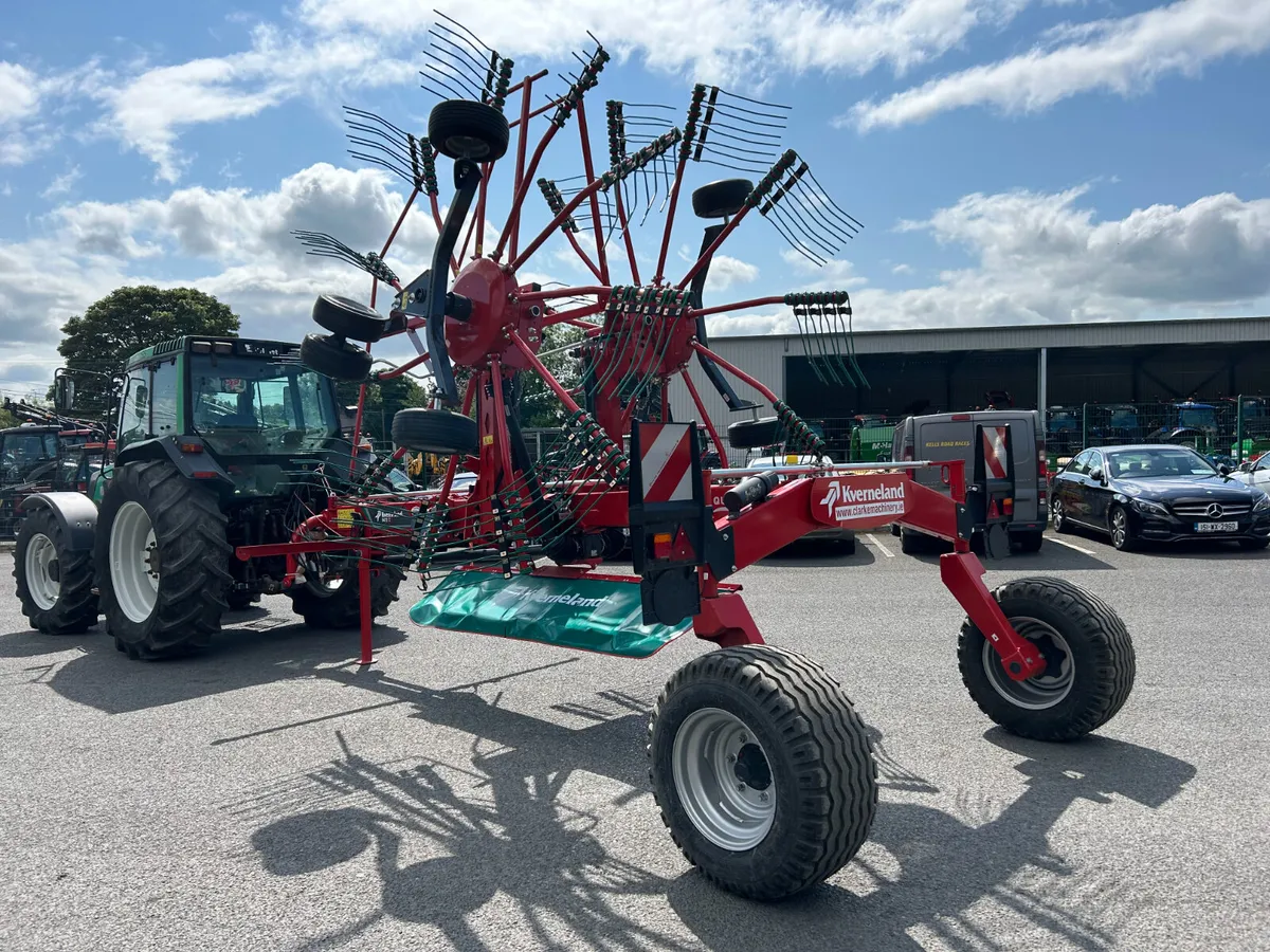 9472C Kverneland Rake - Image 3