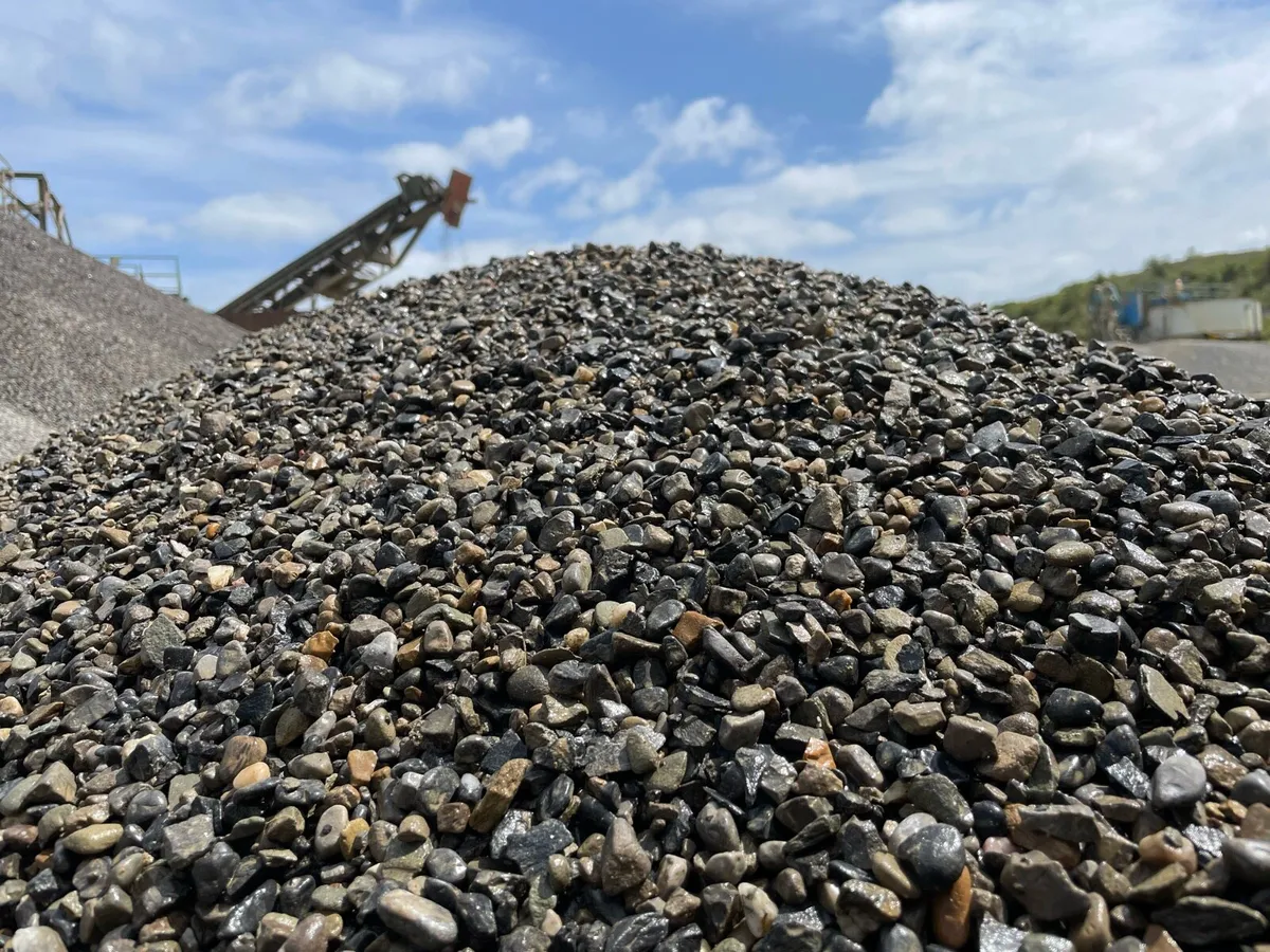 Gravel - Image 1