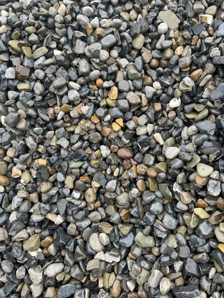 Gravel - Image 1