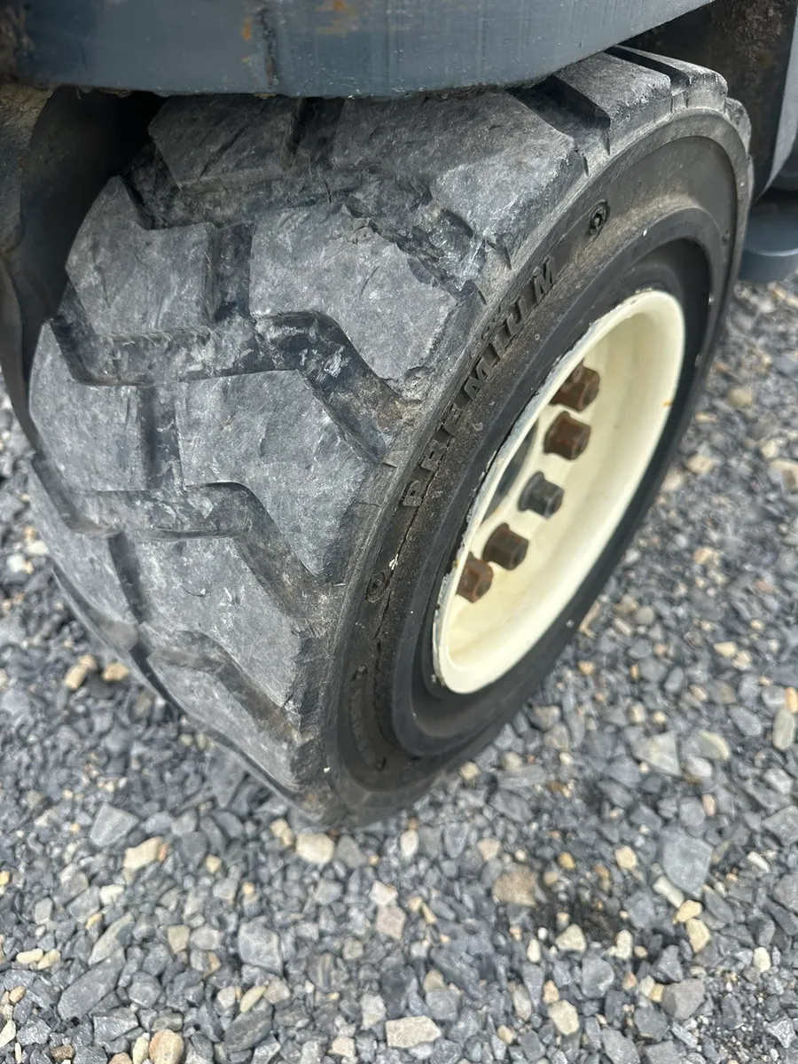 Combilift C4000 Forklift - Image 4