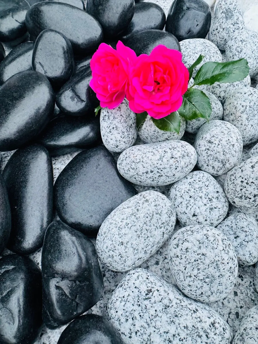 Memorial stones, polished grave pebbles - Image 1