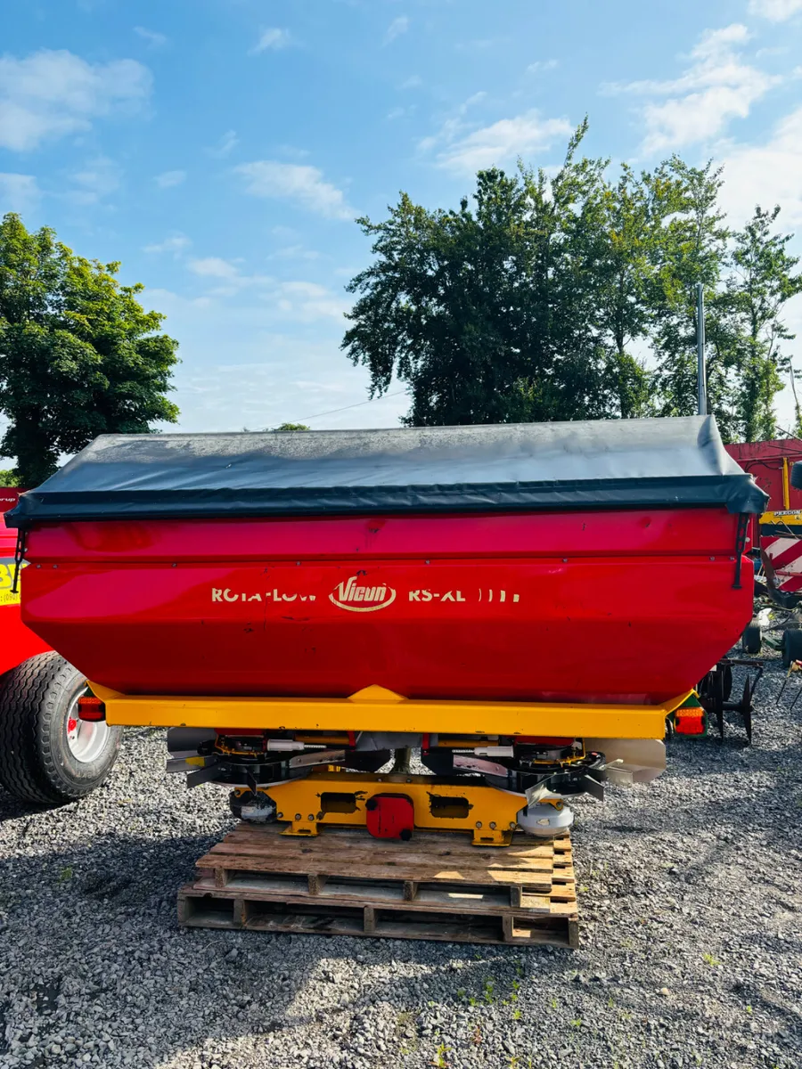 Vicon Rotaflow fertiliser spreader - Image 1