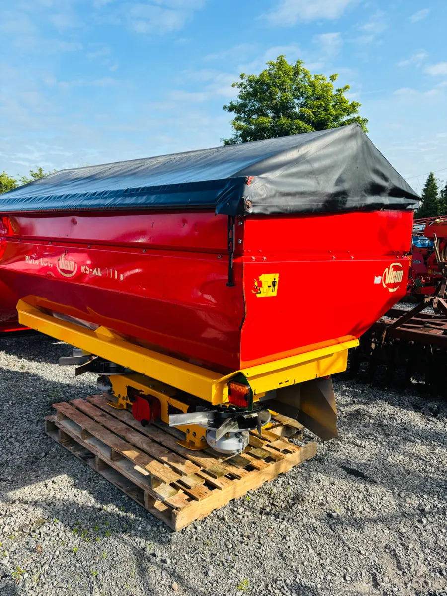 Vicon Rotaflow fertiliser spreader - Image 3