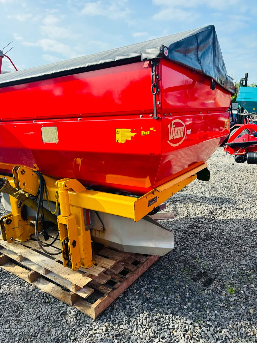 Vicon Rotaflow fertiliser spreader - Image 4