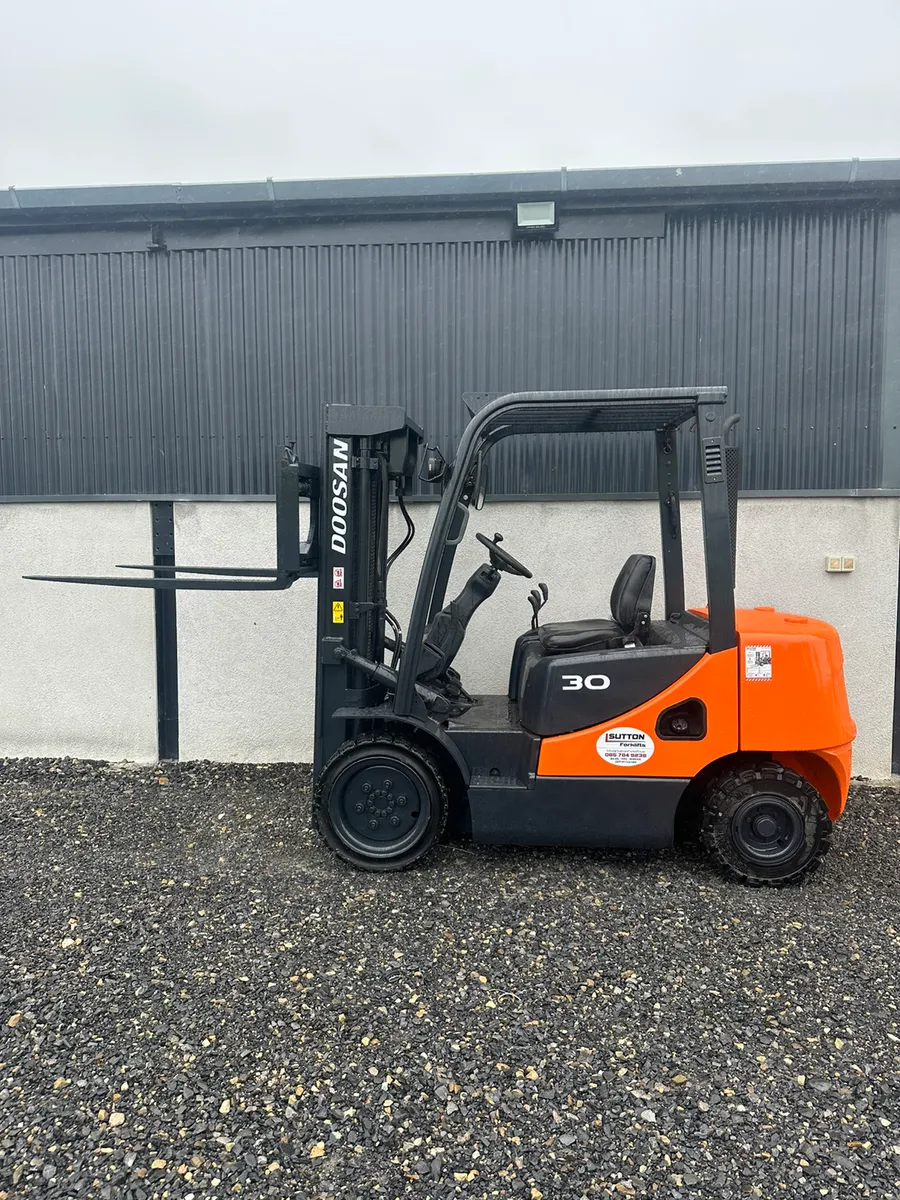 Doosan D30S-5 Forklift - Image 1