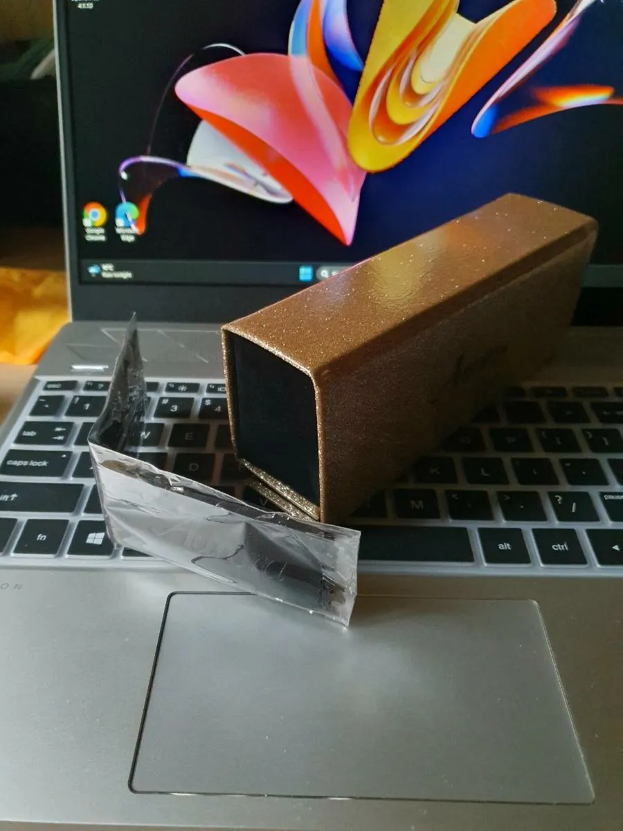 Aurora Gold Sparkly Sunglasses Glasses Case / NEW - Image 2