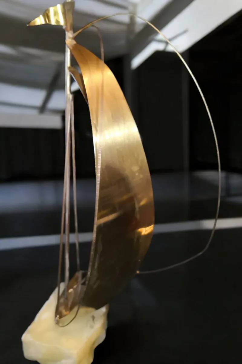 Brass sailing boat on crystal stand - Image 3