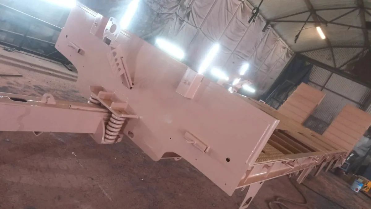 Sandblasting and paint trailer grain dump silage - Image 4