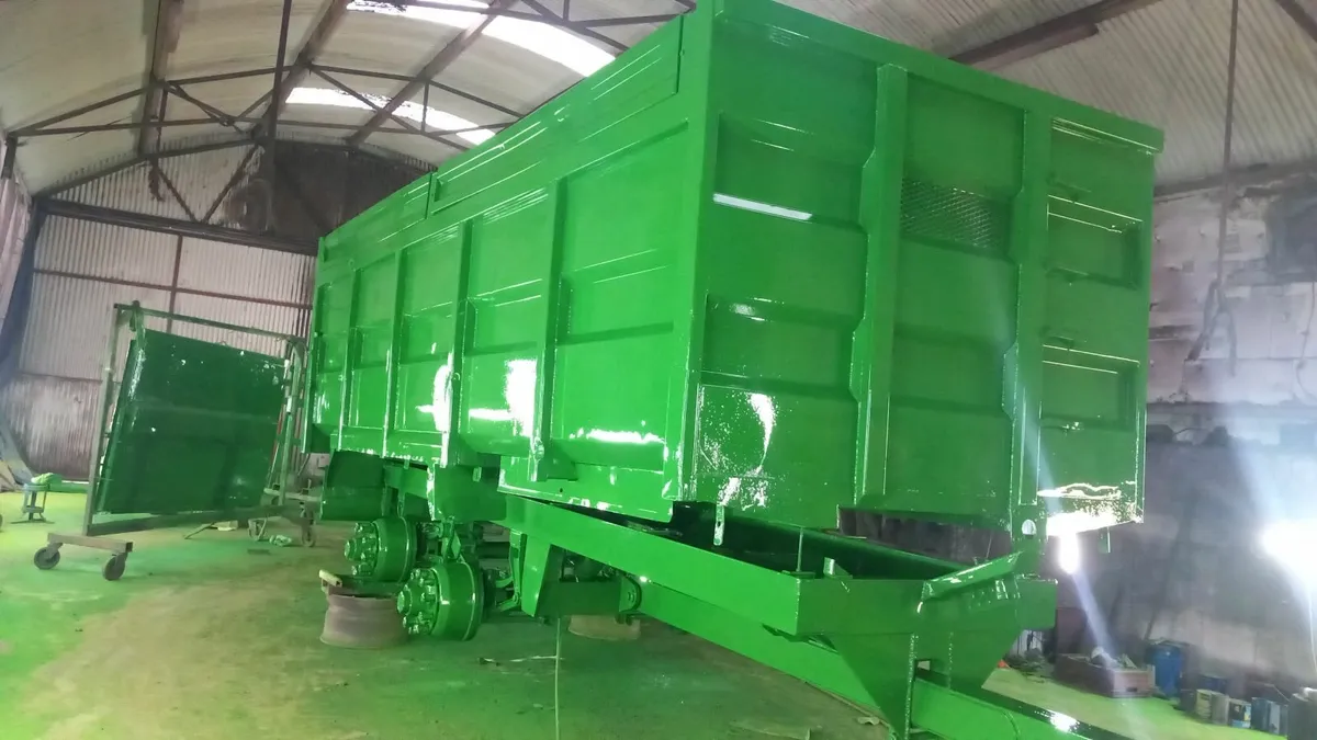 Sandblasting and paint trailer grain dump silage - Image 1