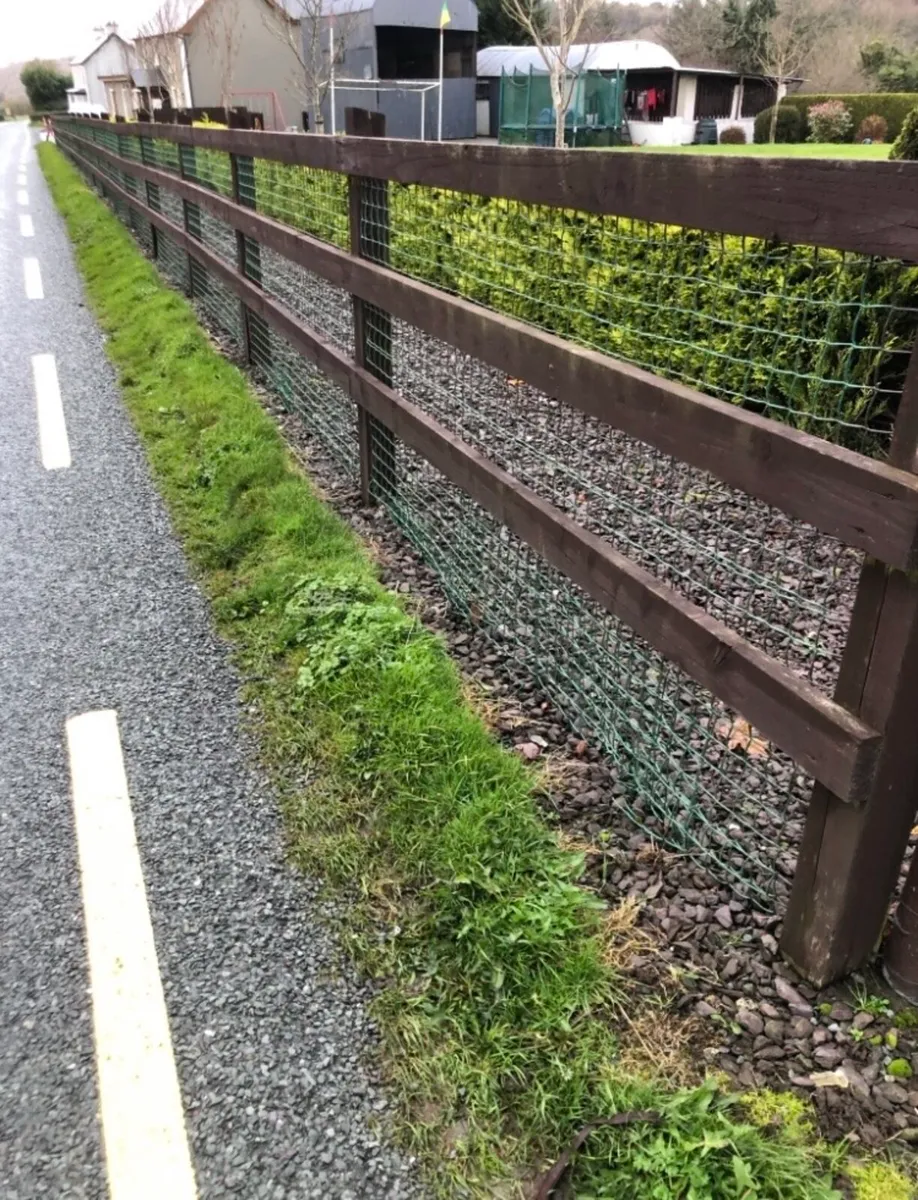 Rolls of Dog wire.. 3.4.5&6ft high - Image 1