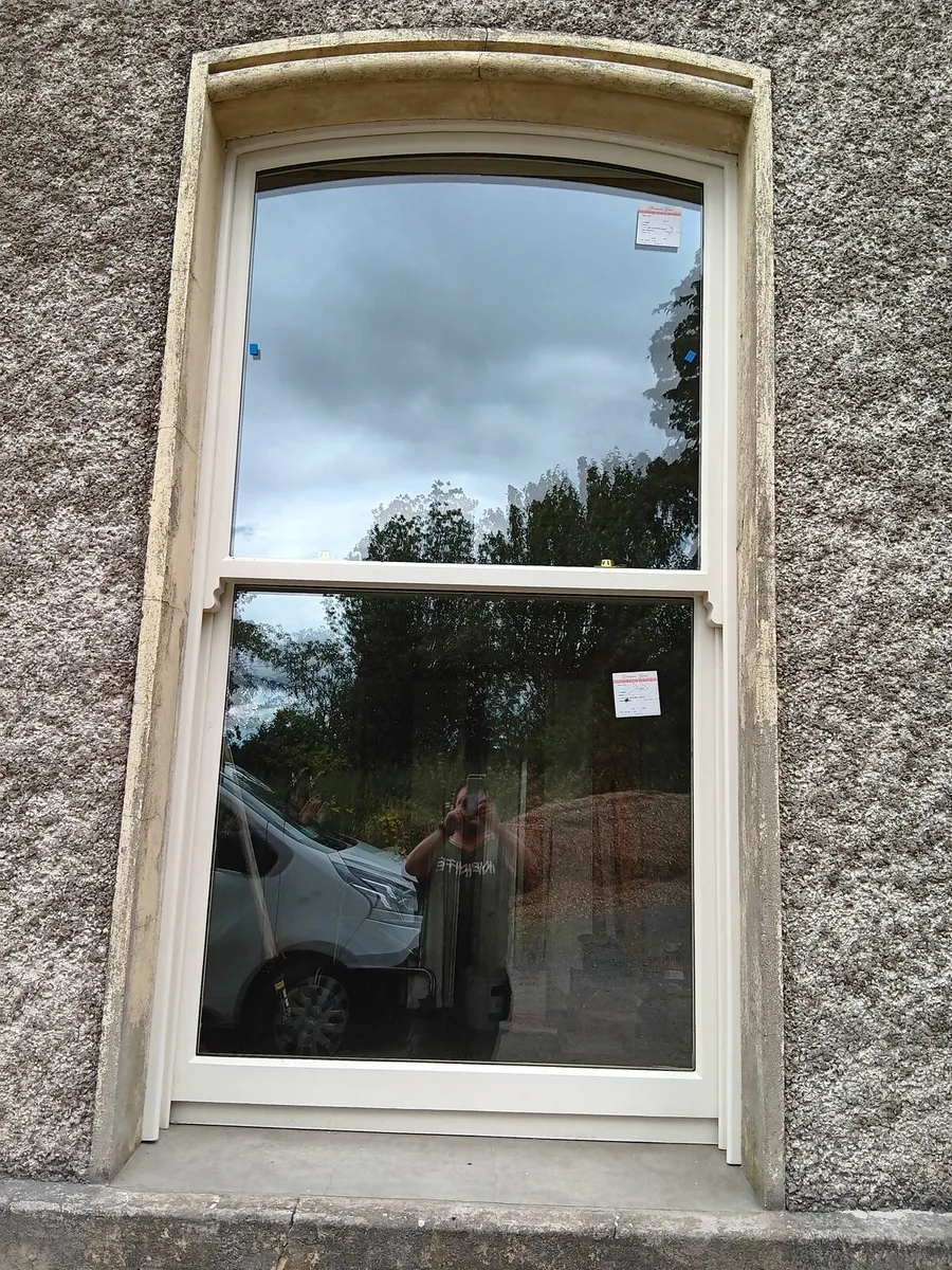 0863225358 - Image 1