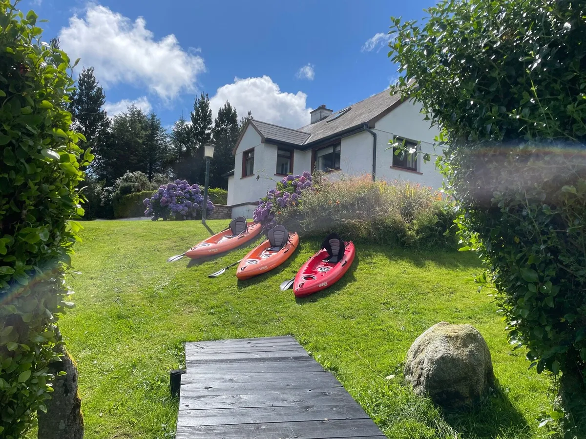 Teach Joe, holiday house, hot tub, bar and lake - Image 2