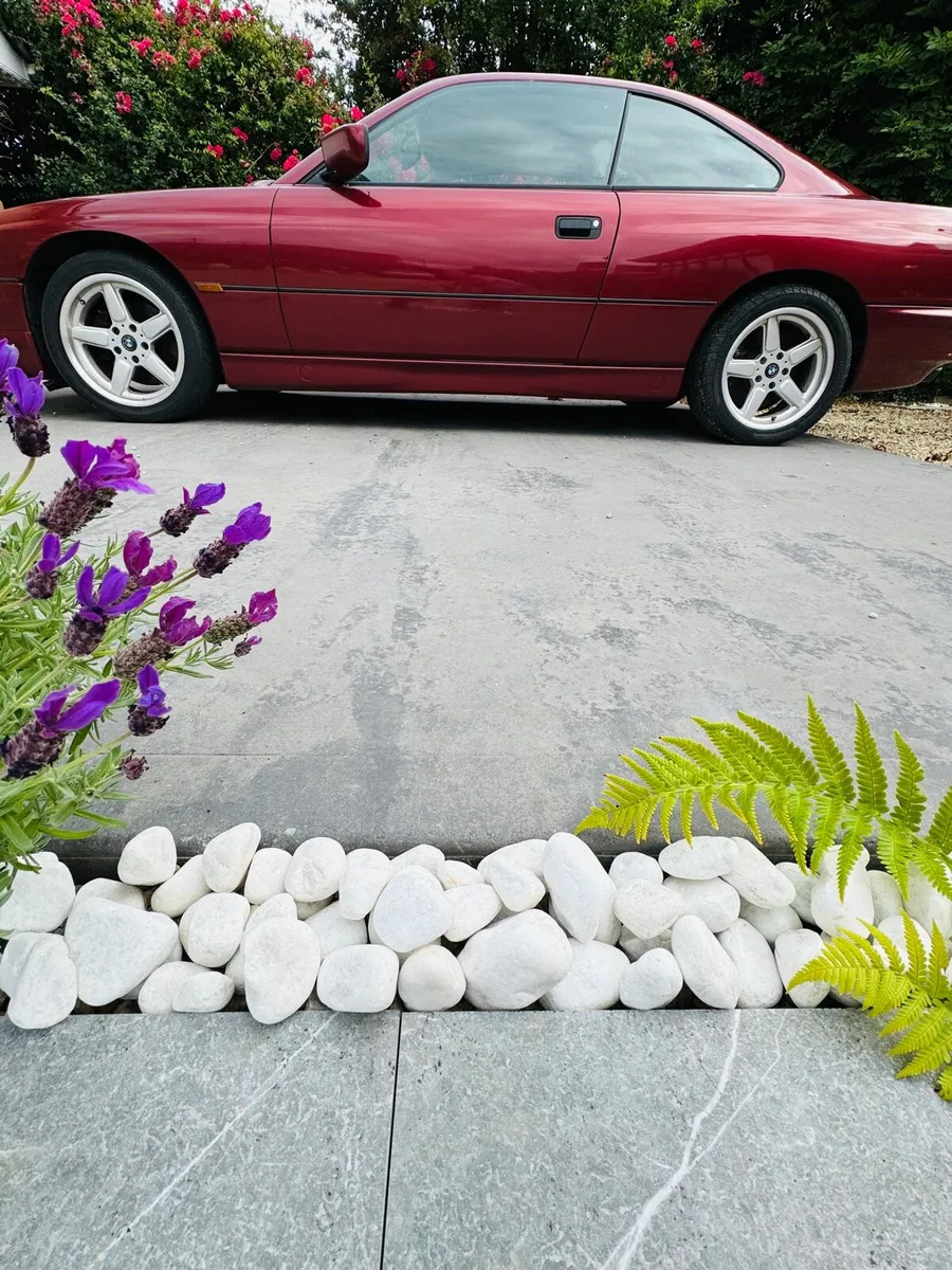 Plum slate Stone chippings cobbles rocks pebbles - Image 2