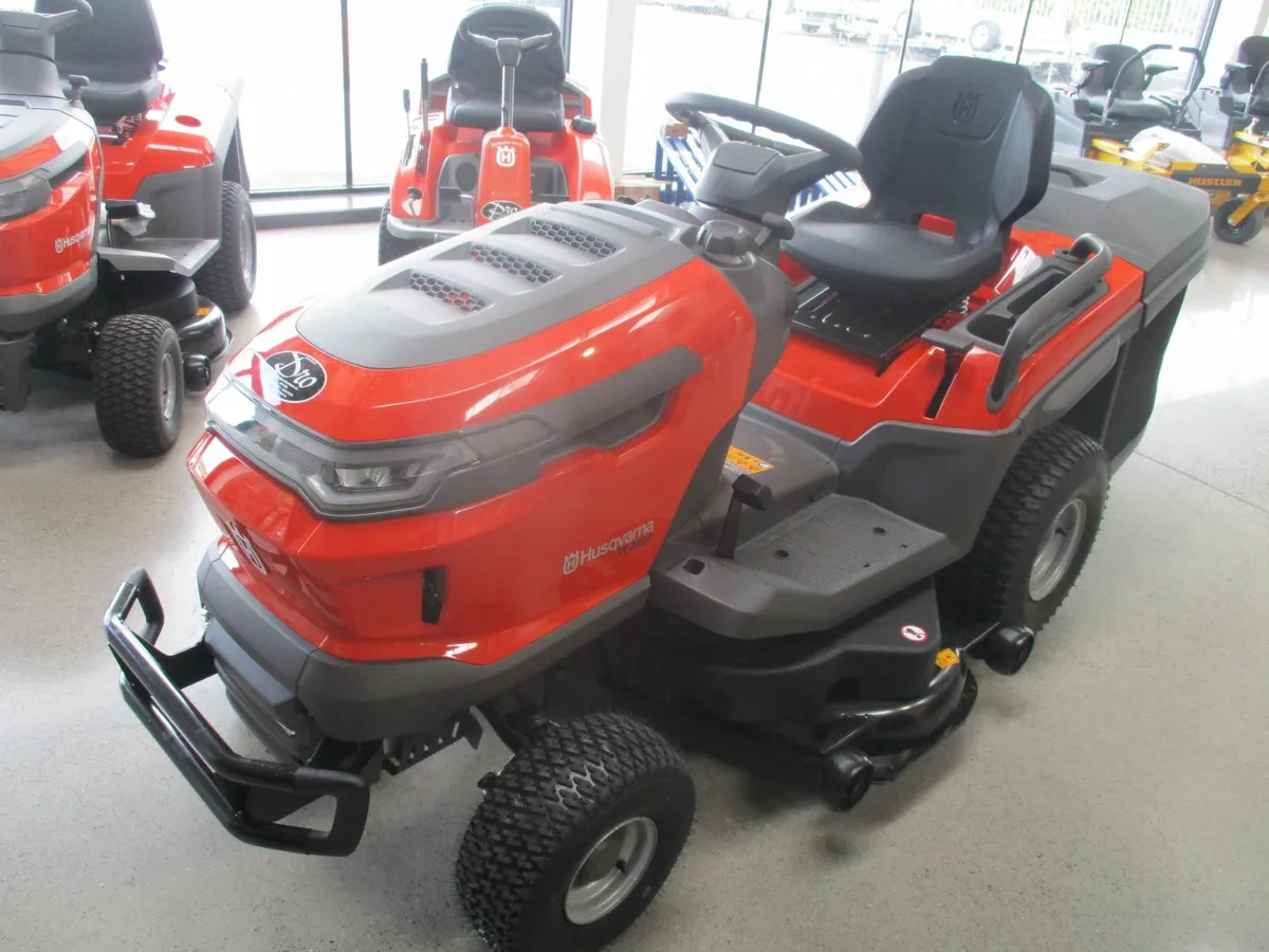 Husqvarna ride on tractor mower TC 220 T - Image 3