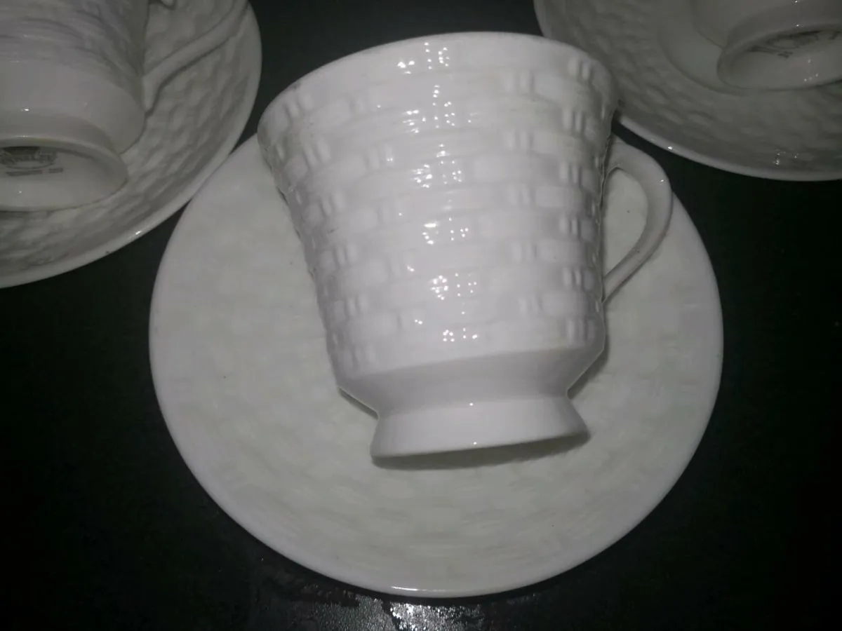 Rare Aynsley Belleek Basketweave set - Image 4