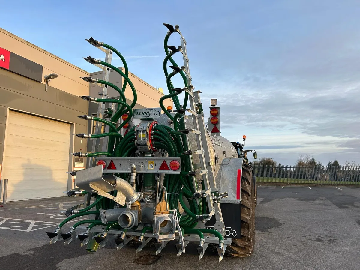 New Major 2000 Gallon Tank 7.5M Trailing Shoe - Image 3