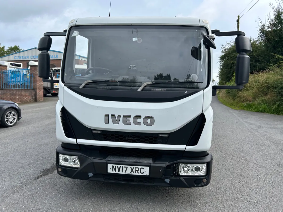 2017 iveco 12e19 12 ton flat with remote crane - Image 2