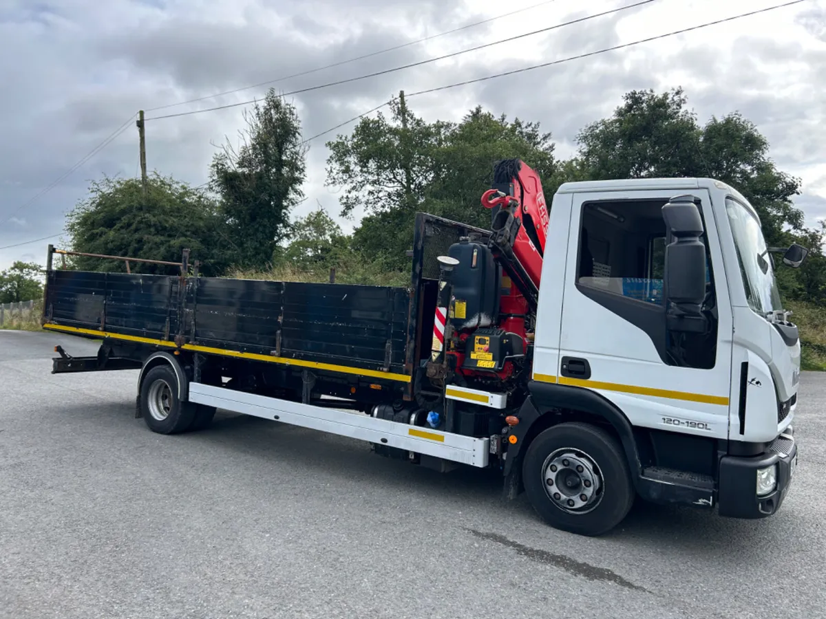 2017 iveco 12e19 12 ton flat with remote crane - Image 4