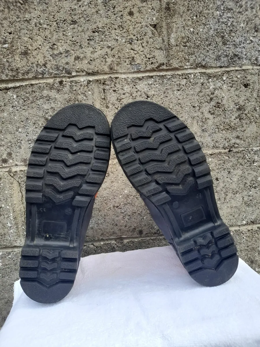 Selling chainsaw boots - Image 3