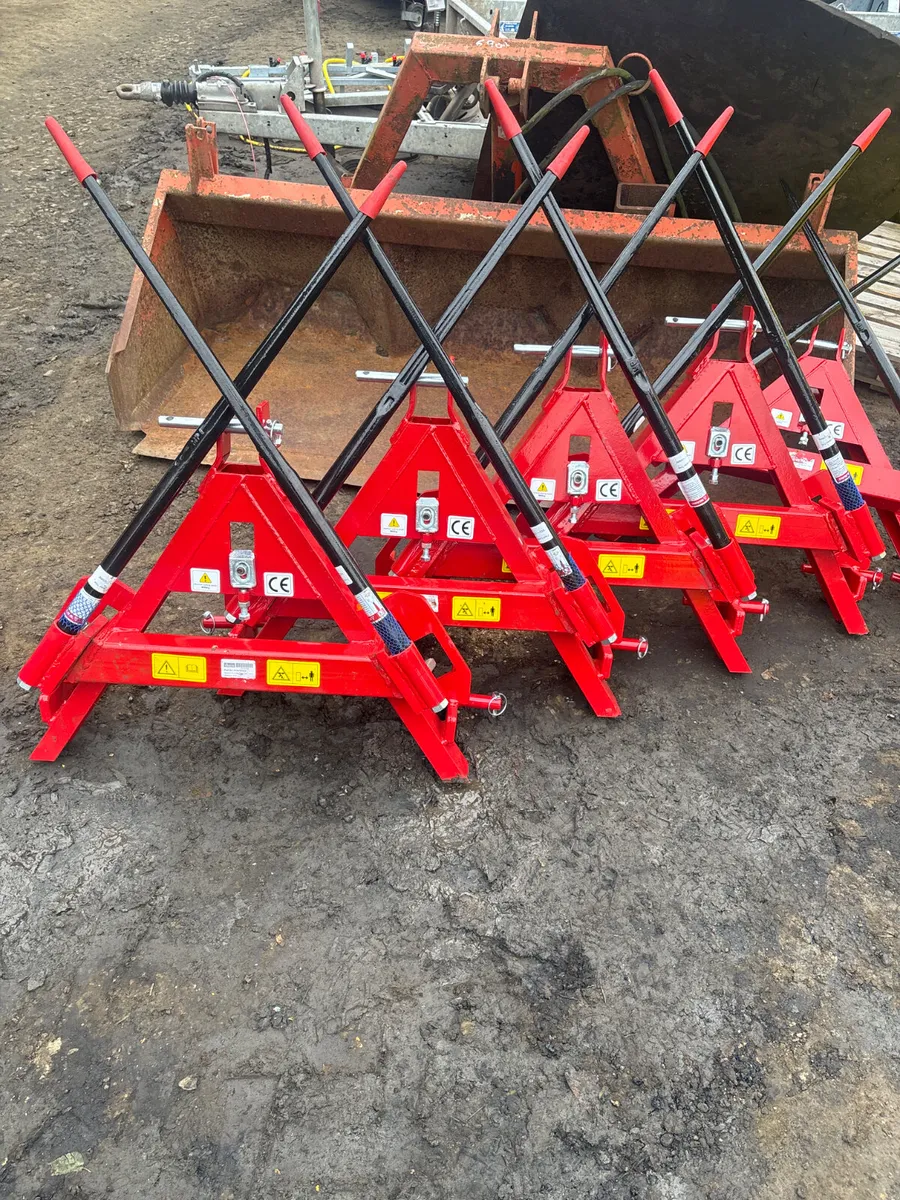 New foldable bale spikes