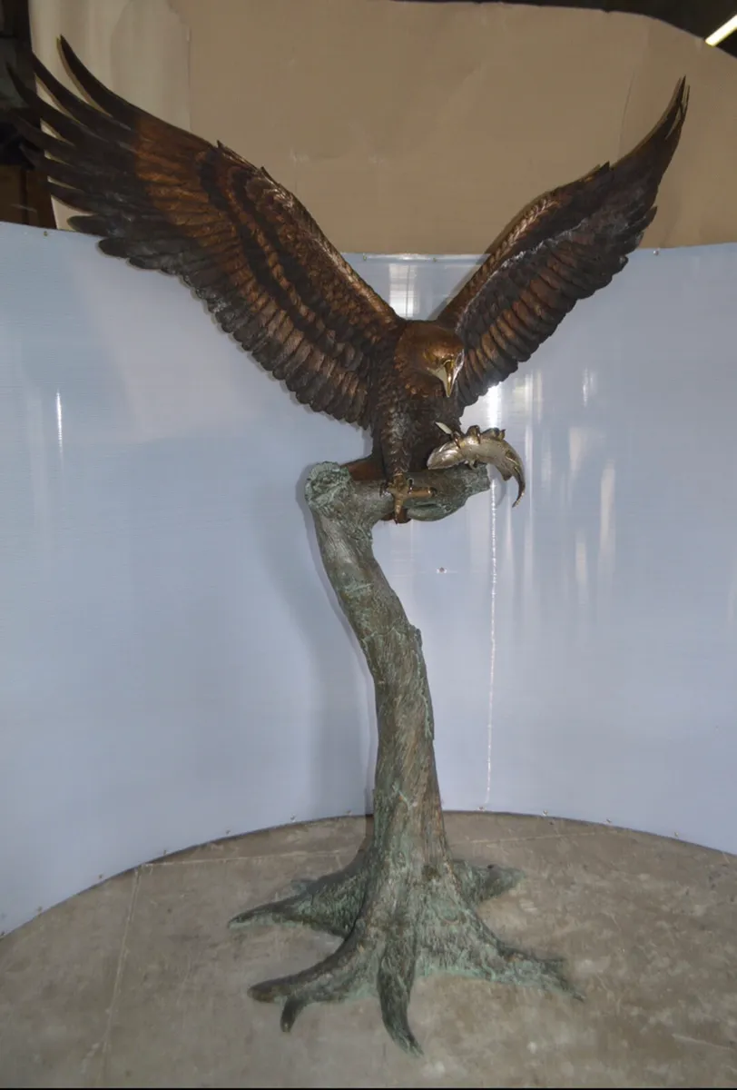 Bronze eagle sculpture - Image 4