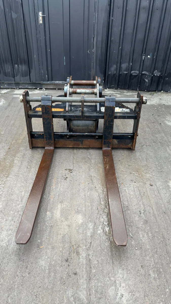 Rhinox 2.5T excavator forks - Image 3