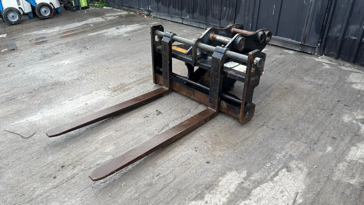 Rhinox 2.5T excavator forks - Image 2