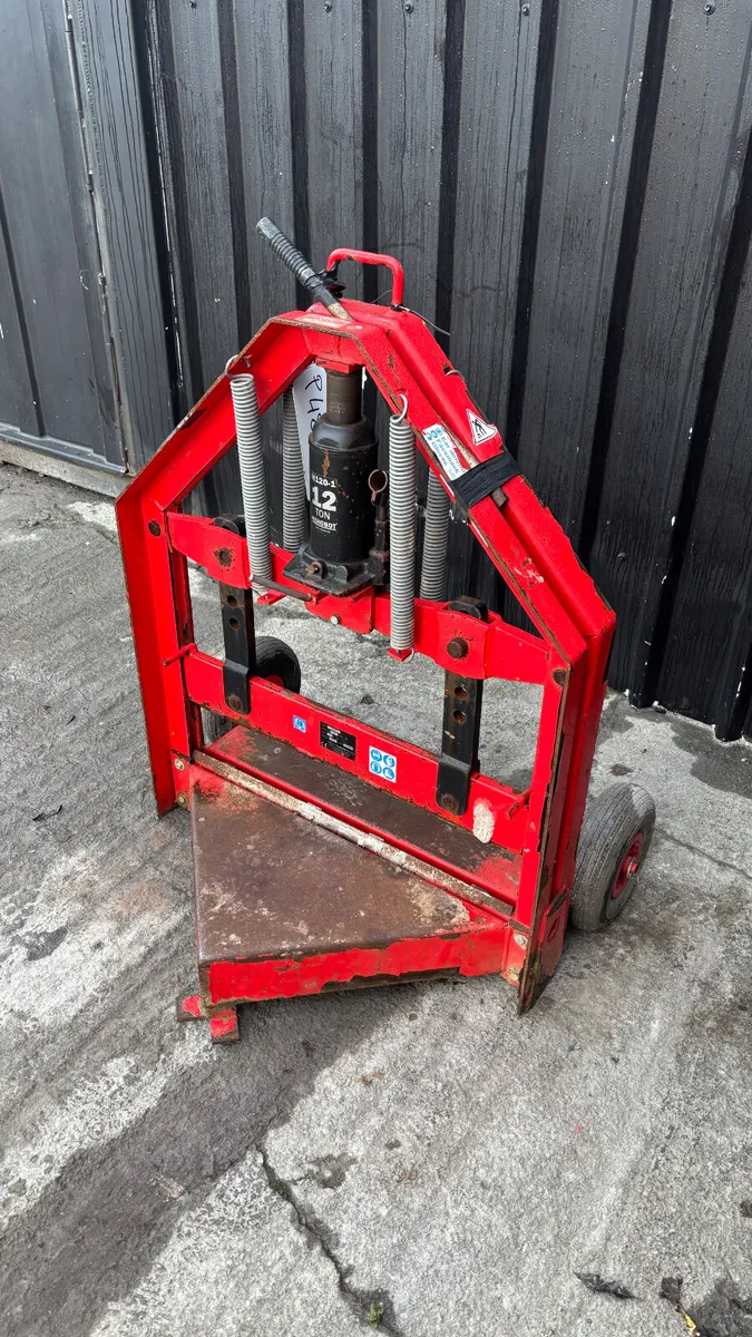 Fairport Block Splitter - Image 1